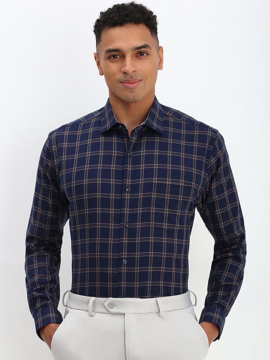 Allen Solly Men Spread Collar Tartan Checked Cotton Slim Fit Formal Shirt, Navy blue
Allen Solly Men Spread Collar Tartan Checked Cotton Slim Fit Formal Shirt, Navy blue