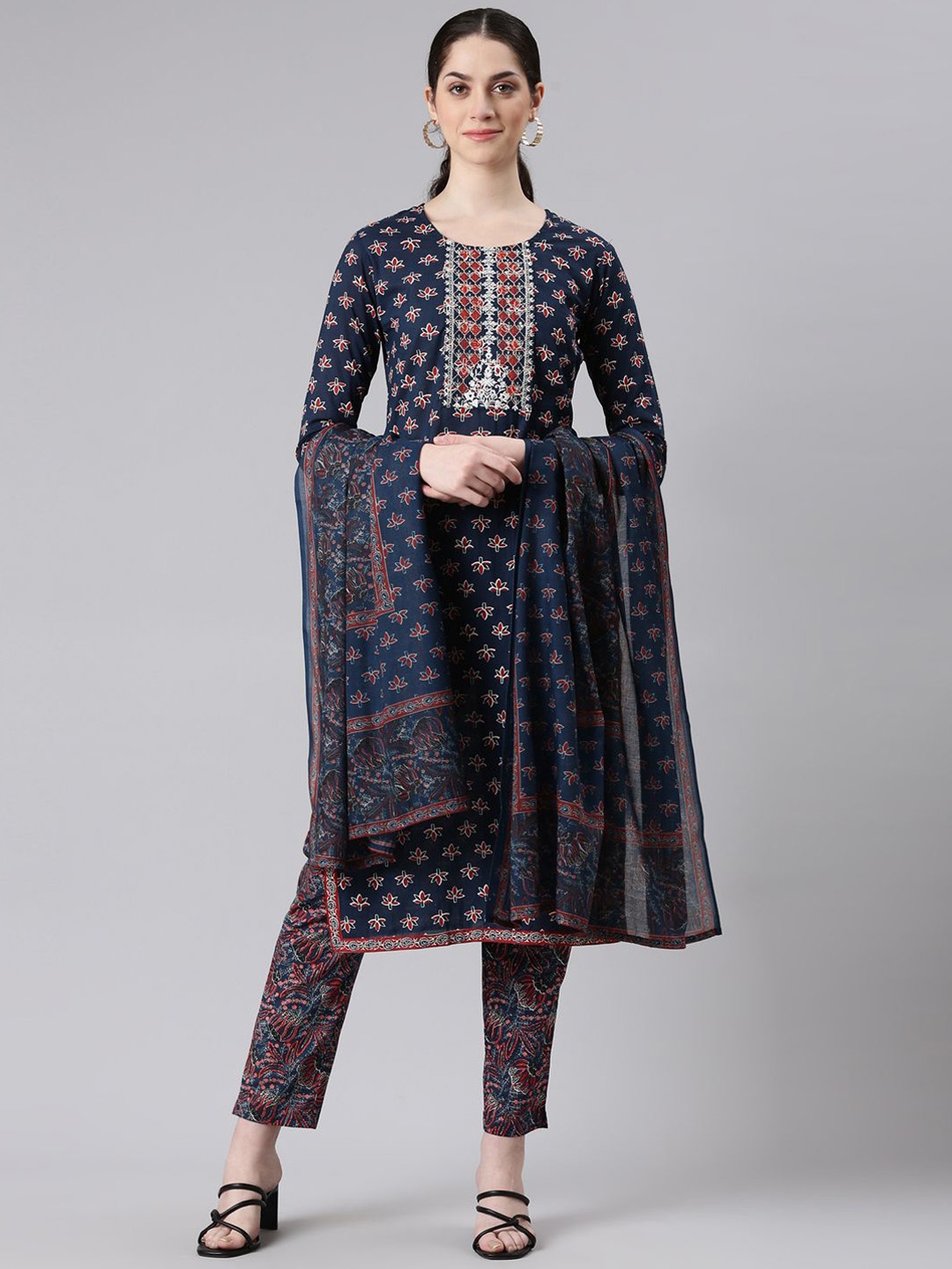 Neerus Floral Printed Thread Work Straight Kurta with Trousers & With Dupatta, Navy blue
Neerus Floral Printed Thread Work Straight Kurta with Trousers & With Dupatta, Navy blue