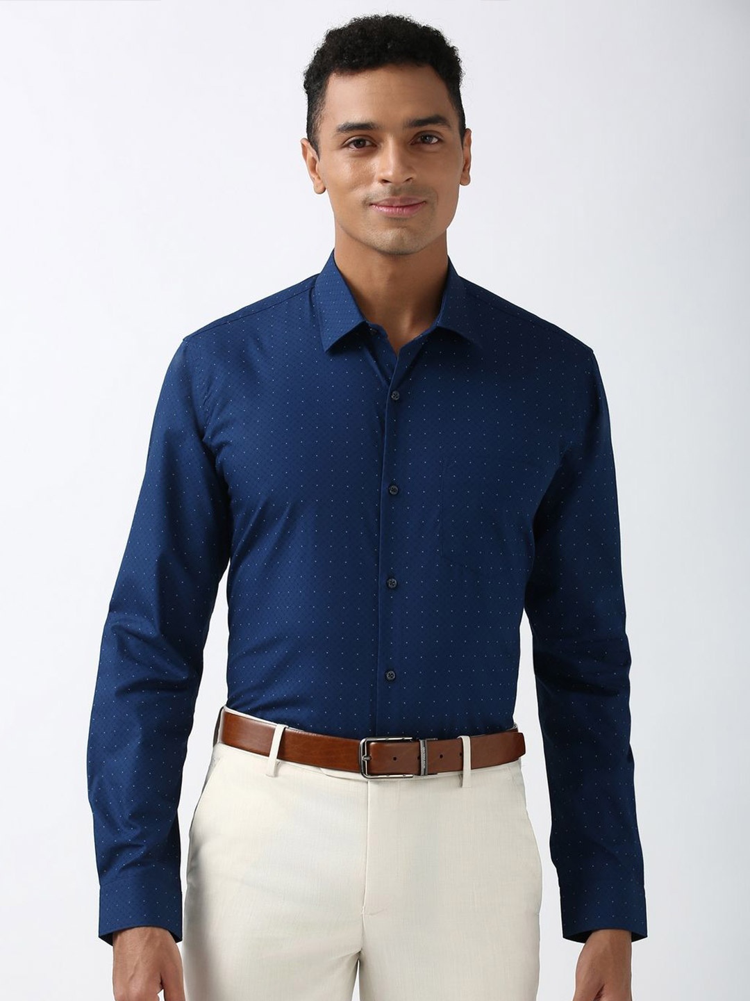 Peter England Men Spread Collar Geometric Printed Cotton Slim Fit Formal Shirt, Navy blue
Peter England Men Spread Collar Geometric Printed Cotton Slim Fit Formal Shirt, Navy blue