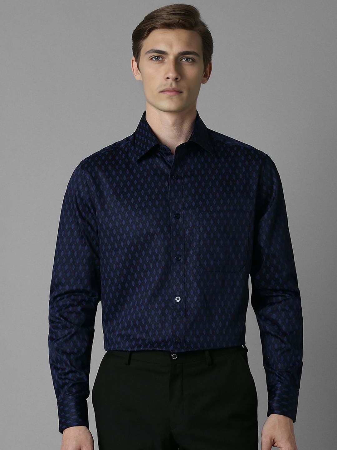 Louis Philippe Men Classic Spread Collar Geometric Printed Cotton Formal Shirt, Navy blue
Louis Philippe Men Classic Spread Collar Geometric Printed Cotton Formal Shirt, Navy blue