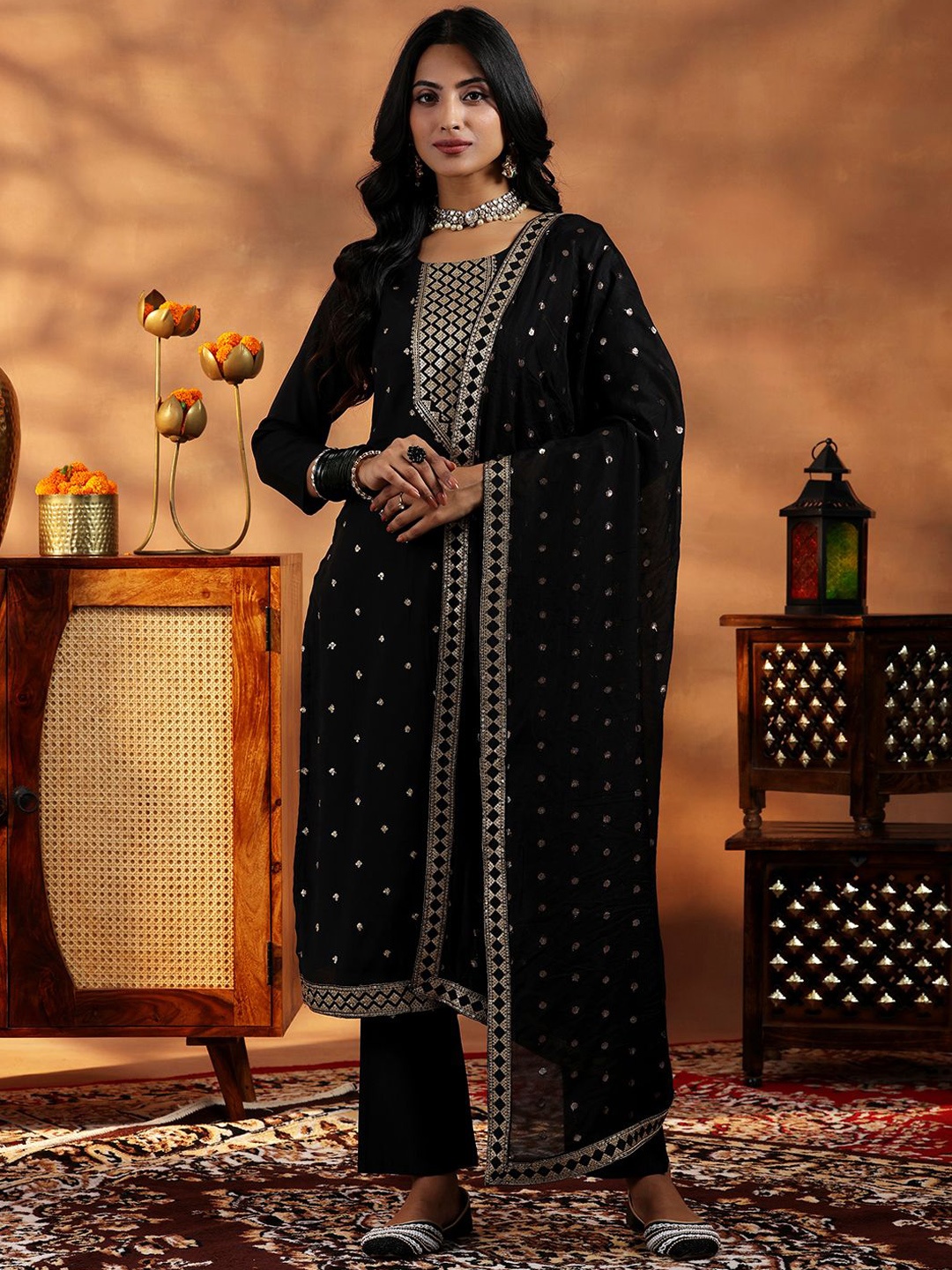 Libas Ethnic Motifs Embroidered Zari Sequinned Straight Kurta with Trousers & Dupatta, Black
Libas Ethnic Motifs Embroidered Zari Sequinned Straight Kurta with Trousers & Dupatta, Black