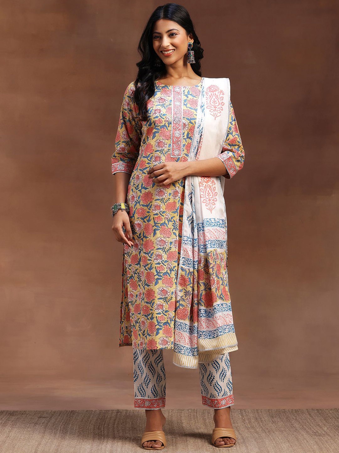 Libas Printed Regular Gotta Patti Pure Cotton Straight Kurta with Trousers & Dupatta, Yellow
Libas Printed Regular Gotta Patti Pure Cotton Straight Kurta with Trousers & Dupatta, Yellow