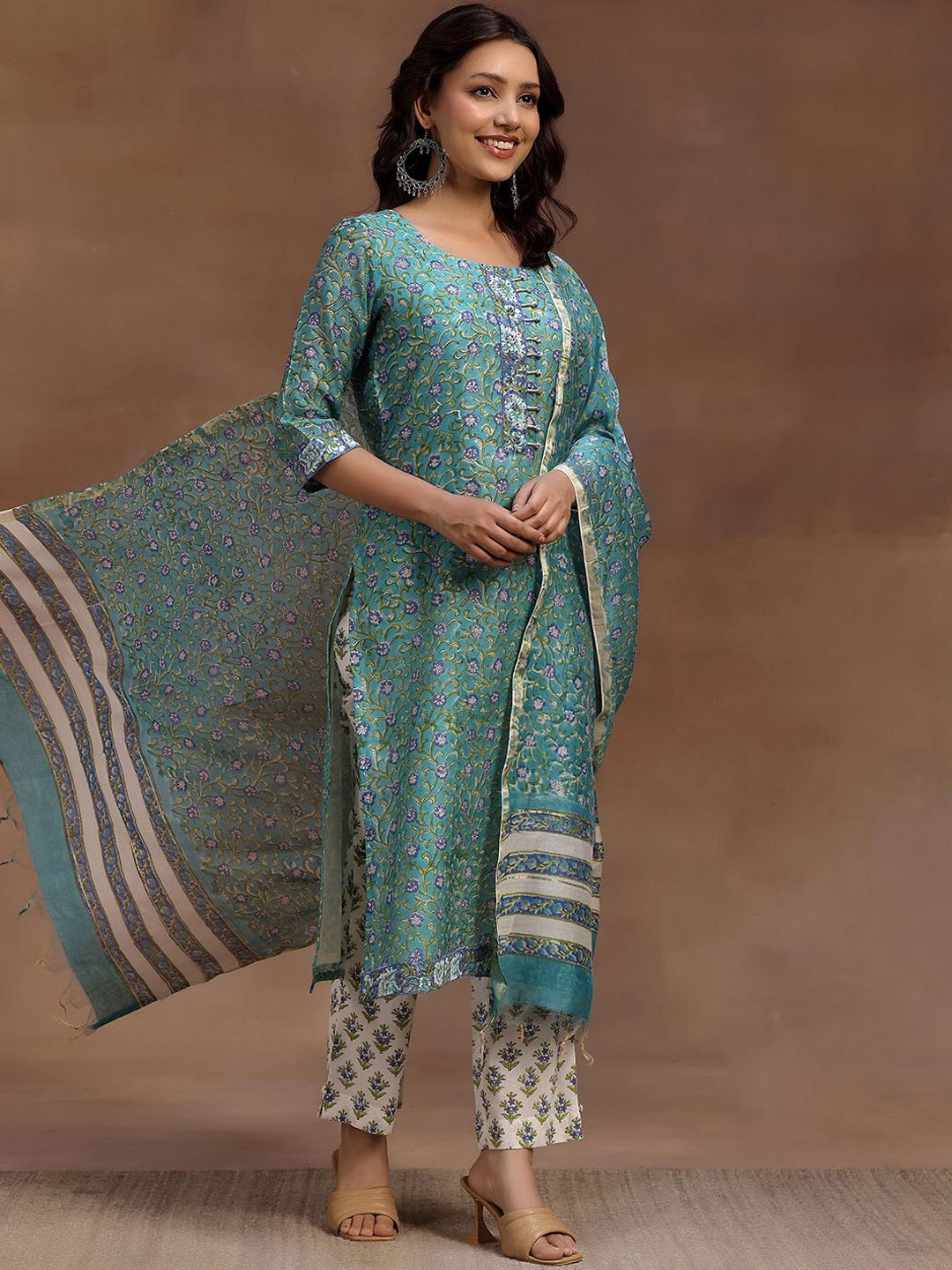 Libas Floral Printed Regular Pure Cotton Straight Kurta with Trousers & Dupatta, Green
Libas Floral Printed Regular Pure Cotton Straight Kurta with Trousers & Dupatta, Green