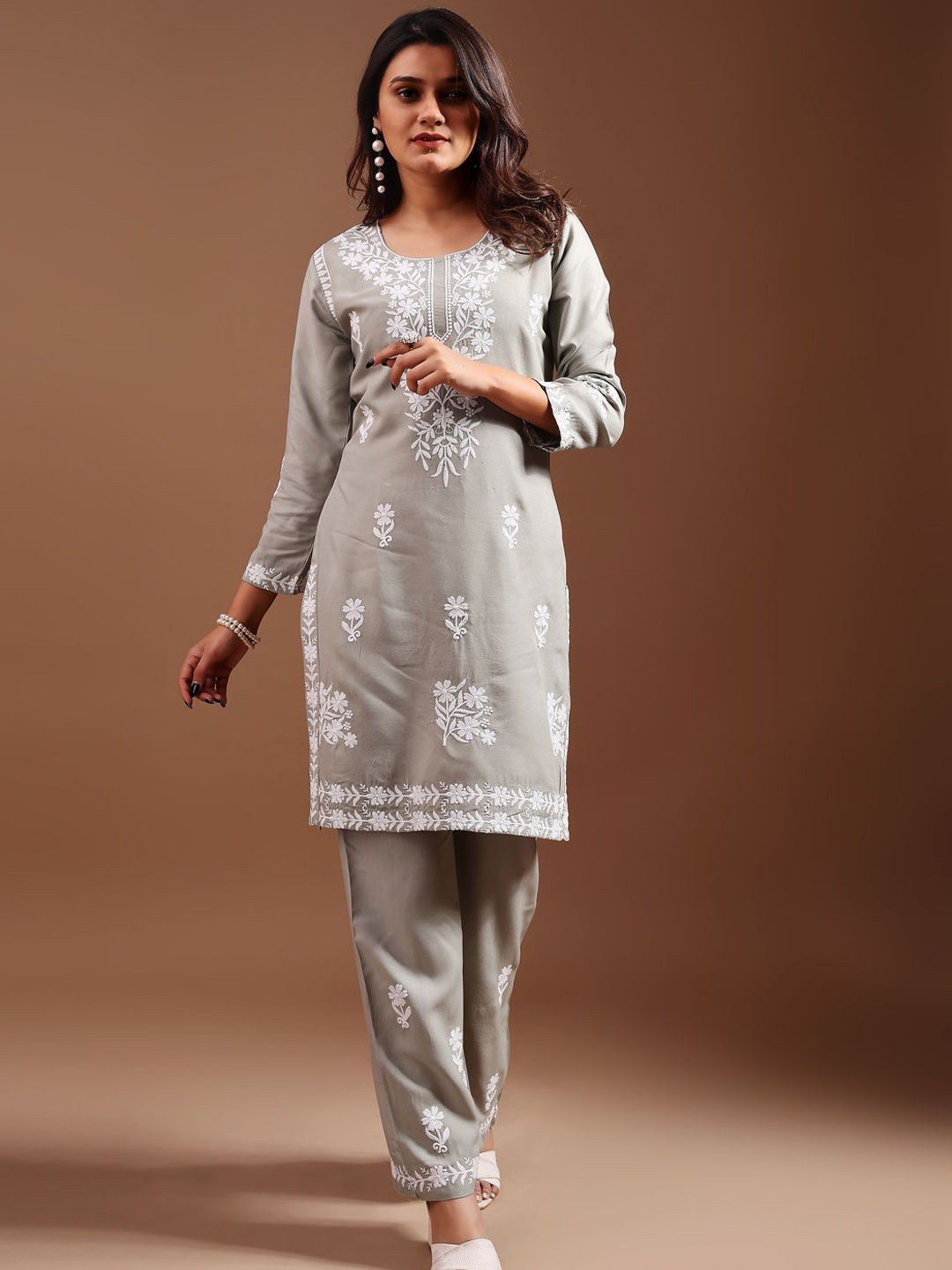 GORGONE Women Floral Embroidered Regular Thread Work Kurta with Palazzos, Grey melange
GORGONE Women Floral Embroidered Regular Thread Work Kurta with Palazzos, Grey melange