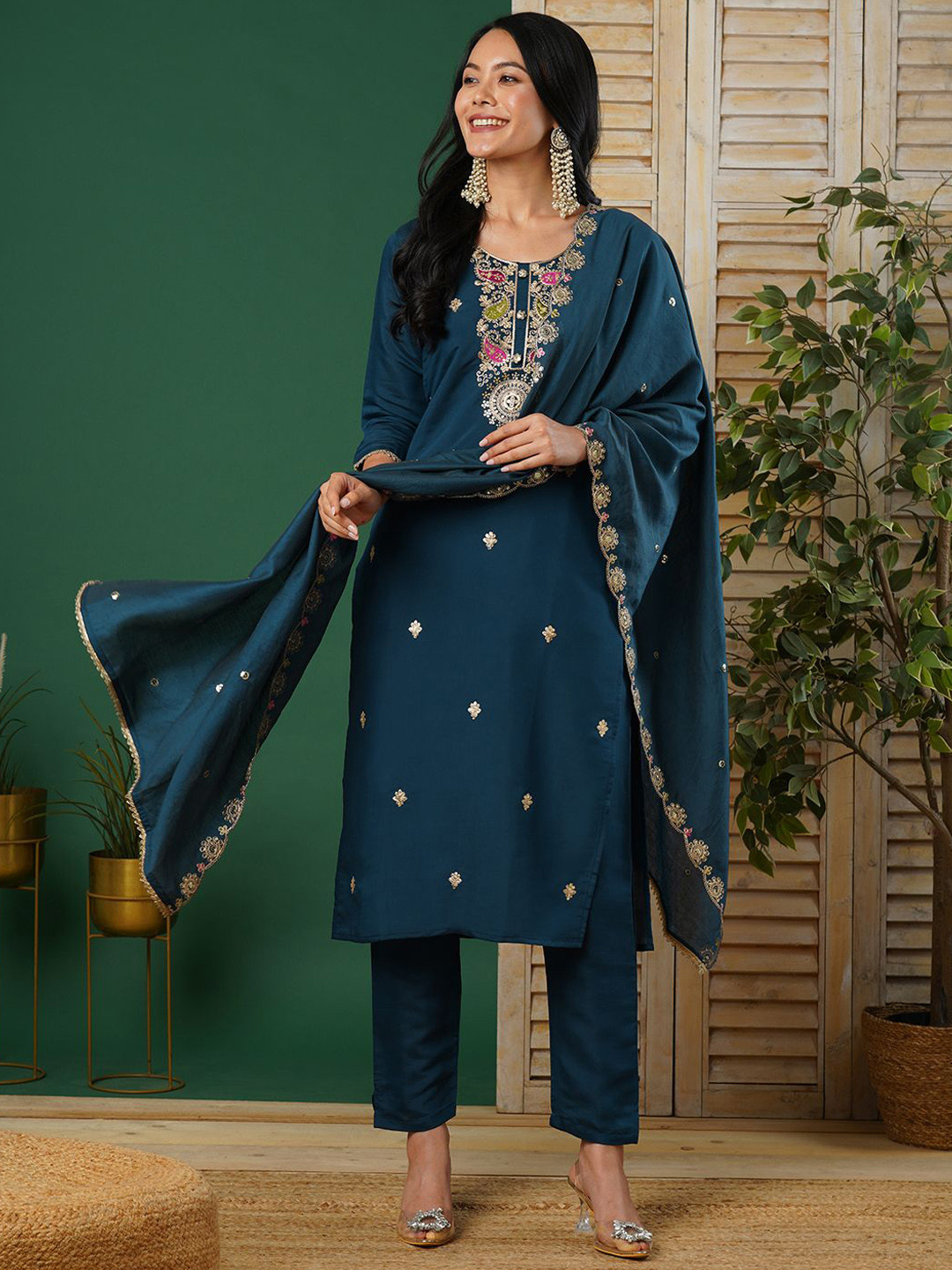 CARTYSHOP Floral Embroidered Regular Zari Straight Kurta with Salwar & Dupatta, Teal
CARTYSHOP Floral Embroidered Regular Zari Straight Kurta with Salwar & Dupatta, Teal