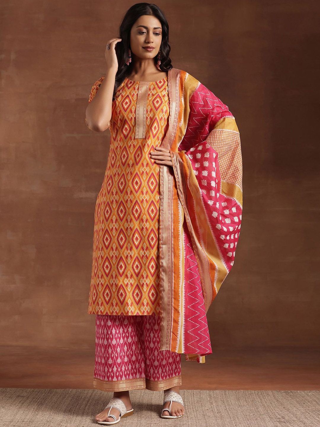 Libas Orange Coloured Ethnic Motifs Printed Pure Cotton Kurta with Palazzos & Dupatta
Libas Orange Coloured Ethnic Motifs Printed Pure Cotton Kurta with Palazzos & Dupatta