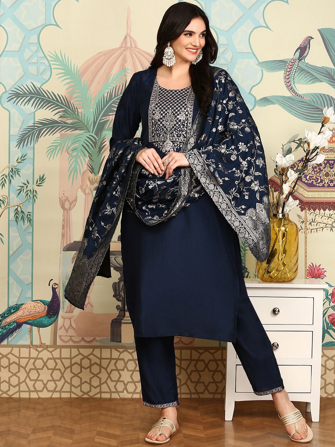 Ishin Ethnic Motifs Yoke Design Round Neck Straight Kurta With Trousers & Dupatta, Navy blue
Ishin Ethnic Motifs Yoke Design Round Neck Straight Kurta With Trousers & Dupatta, Navy blue