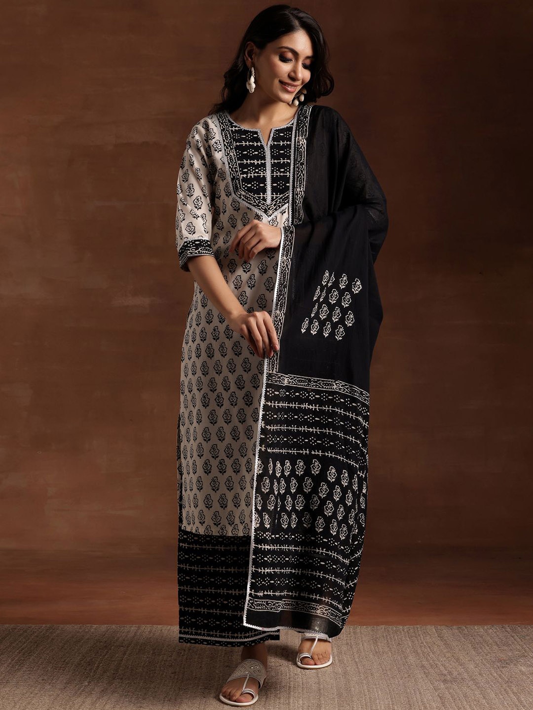 Libas Floral Printed Straight Gotta Patti Pure Cotton Kurta with Palazzos & Dupatta, White
Libas Floral Printed Straight Gotta Patti Pure Cotton Kurta with Palazzos & Dupatta, White