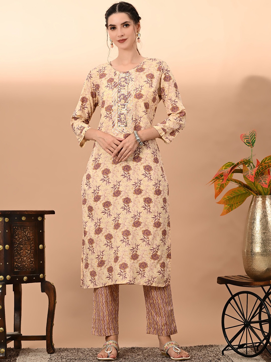 DHROOV TARA Women Floral Printed Regular Pure Cotton Kurta with Trousers, Cream
DHROOV TARA Women Floral Printed Regular Pure Cotton Kurta with Trousers, Cream