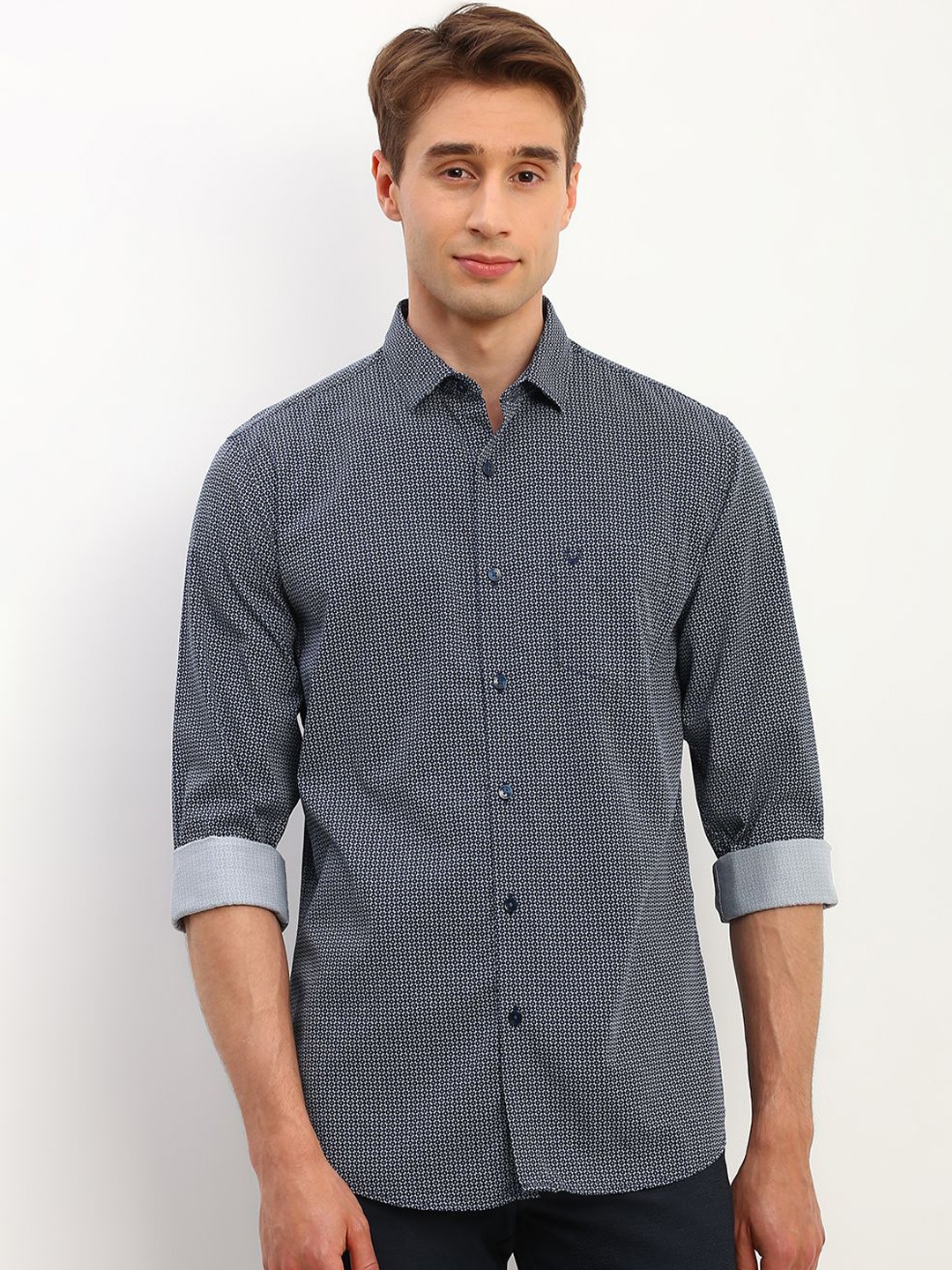 Allen Solly Men Spread Collar Geometric Printed Cotton Slim Fit Casual Shirt, Navy blue
Allen Solly Men Spread Collar Geometric Printed Cotton Slim Fit Casual Shirt, Navy blue