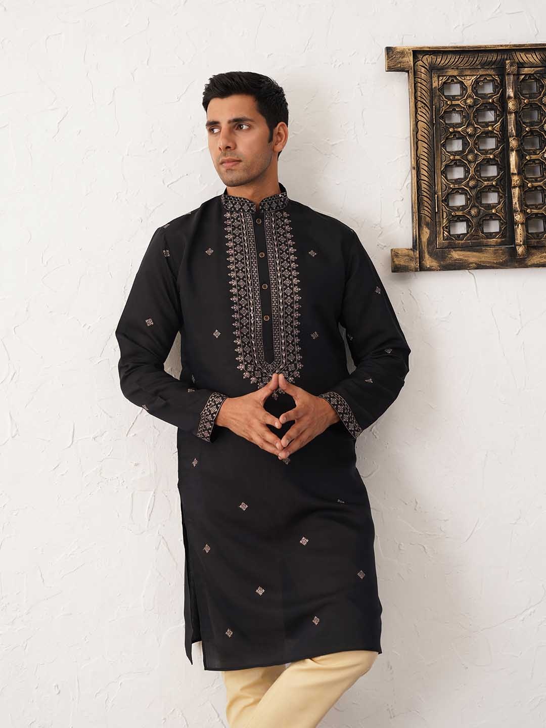 Jompers Mandarin Collar Floral Embroidered Regular Sequinned Straight Kurta with Pyjamas, Black
Jompers Mandarin Collar Floral Embroidered Regular Sequinned Straight Kurta with Pyjamas, Black