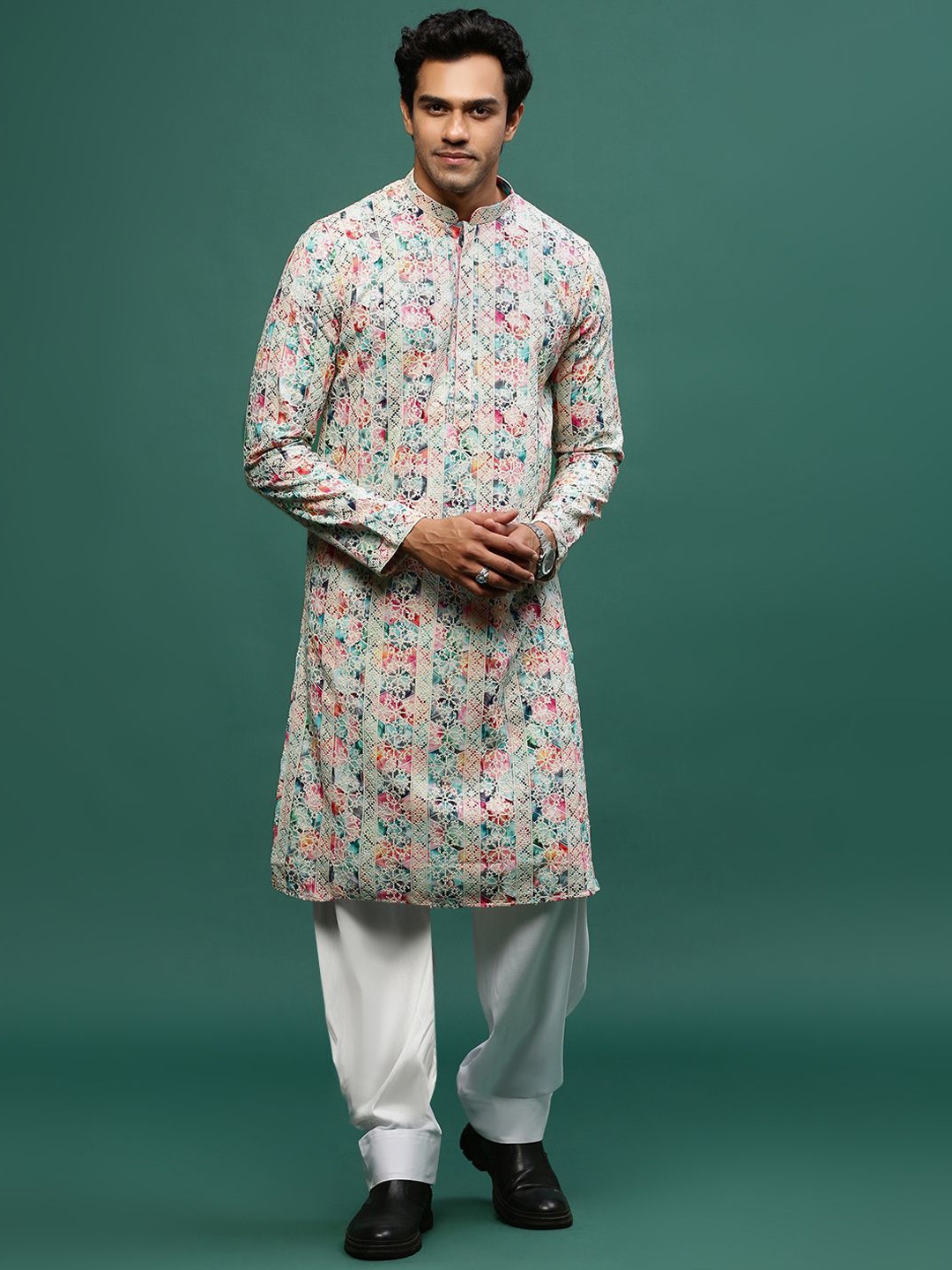 Sangria Geometric Embroidered Mandarin Collar Long Sleeve Chikankari Straight Kurta, Pink
Sangria Geometric Embroidered Mandarin Collar Long Sleeve Chikankari Straight Kurta, Pink