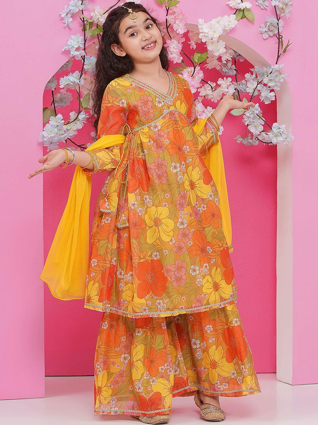 Bitiya by Bhama Girls Floral Printed Empire Gotta Patti Kurta with Sharara & With Dupatta, Yellow
Bitiya by Bhama Girls Floral Printed Empire Gotta Patti Kurta with Sharara & With Dupatta, Yellow