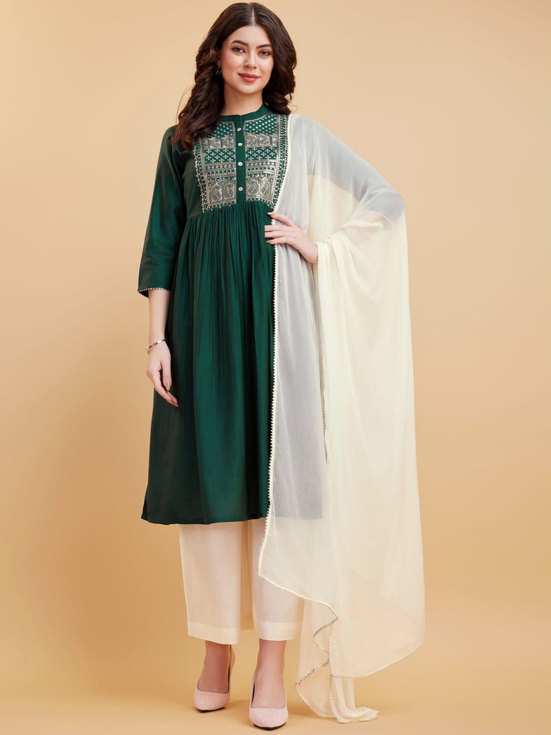 Suha Women Ethnic Motifs Yoke Design Regular Thread Work Kurta with Trousers & With Dupatta, Green
Suha Women Ethnic Motifs Yoke Design Regular Thread Work Kurta with Trousers & With Dupatta, Green