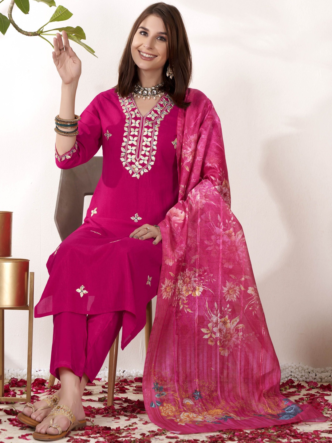 Anouk Floral Embroidered Regular Patchwork Straight Kurta with Trousers & Dupatta, Rose
Anouk Floral Embroidered Regular Patchwork Straight Kurta with Trousers & Dupatta, Rose