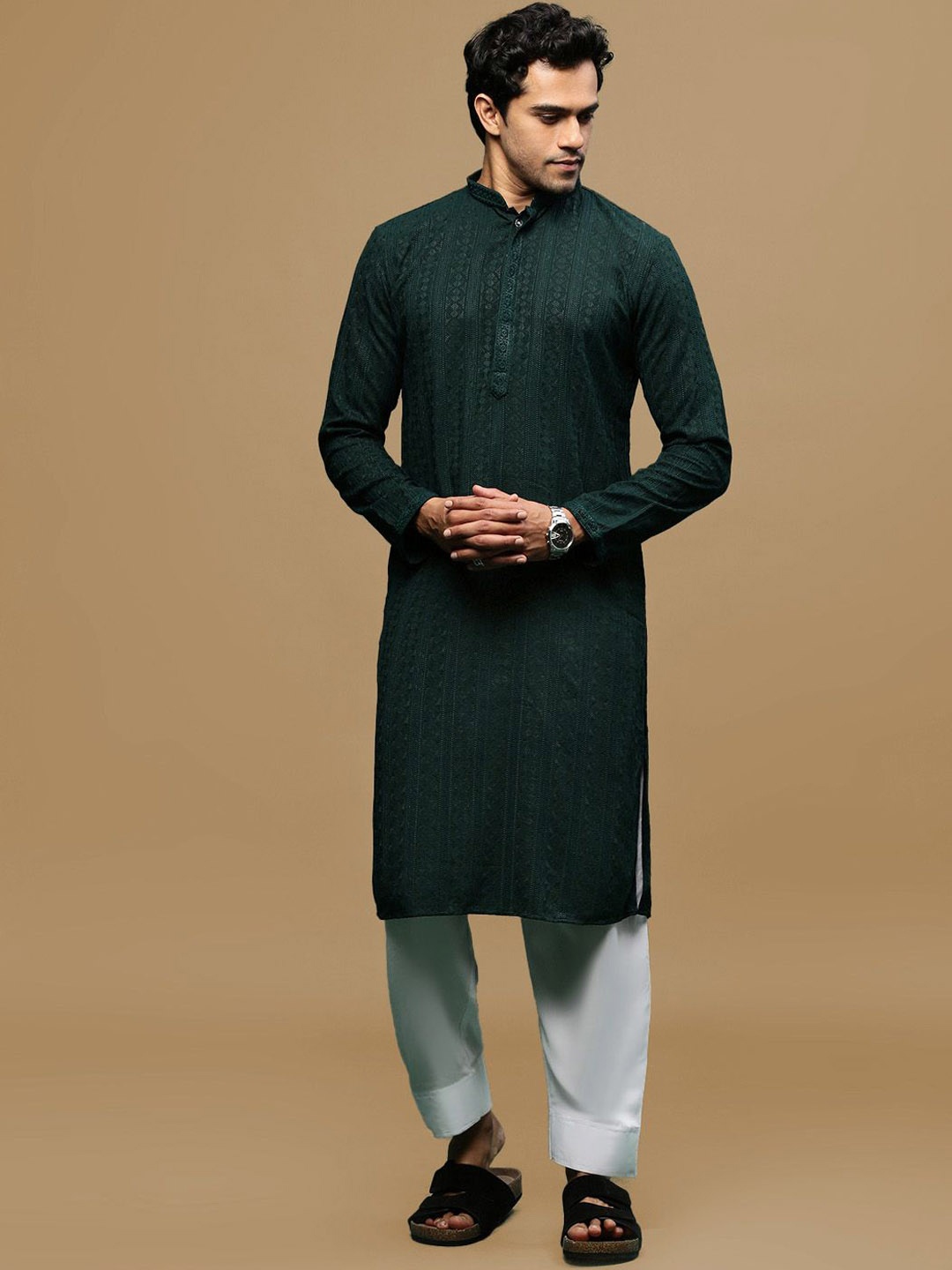 Sanwara Floral Embroidered Chikankari Mandarin Collar Straight Kurta with Patiala, Green
Sanwara Floral Embroidered Chikankari Mandarin Collar Straight Kurta with Patiala, Green