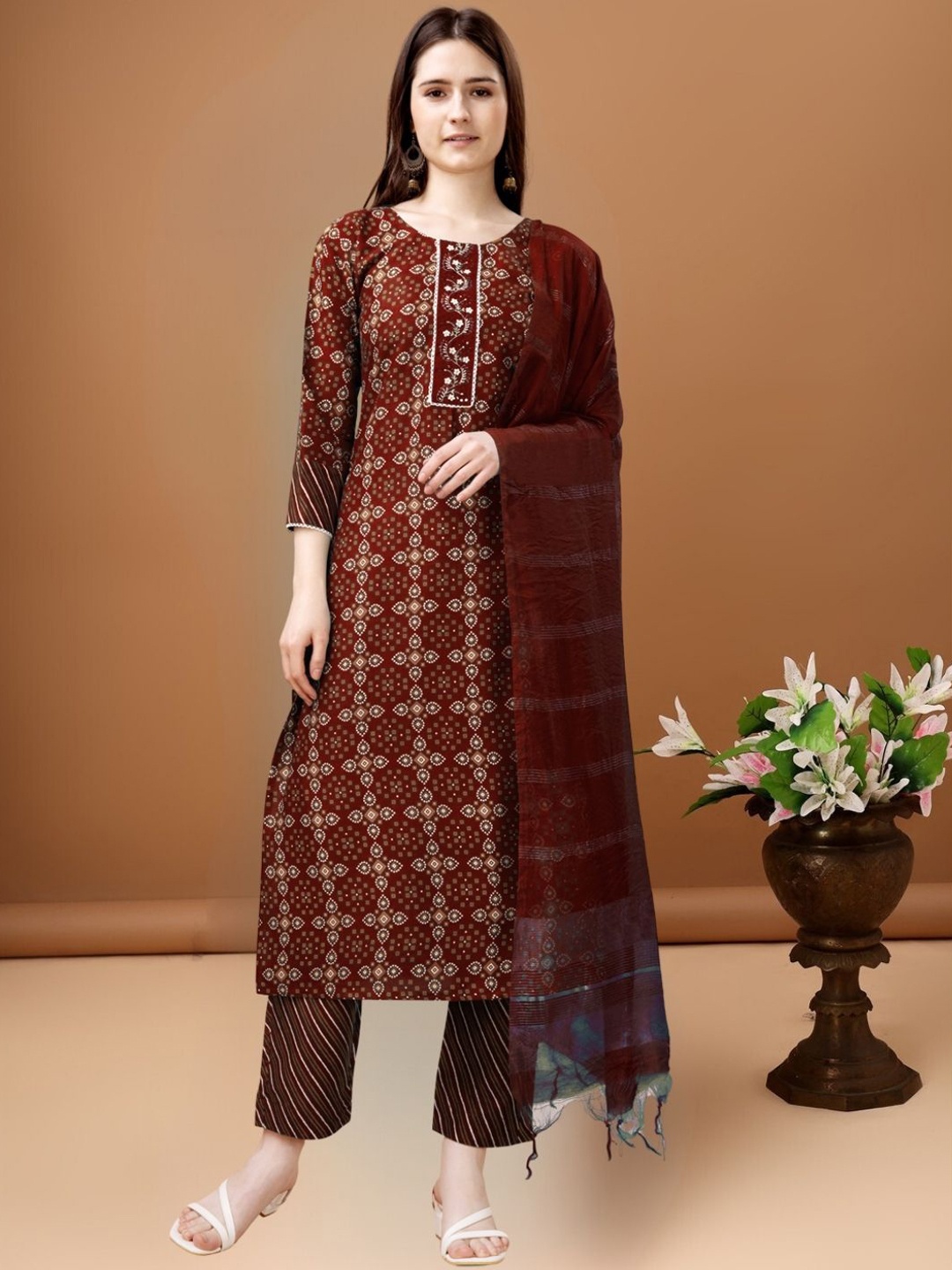 MAGMINA Ethnic Motifs Printed Straight Sequinned Kurta with Trousers & Dupatta, Maroon
MAGMINA Ethnic Motifs Printed Straight Sequinned Kurta with Trousers & Dupatta, Maroon