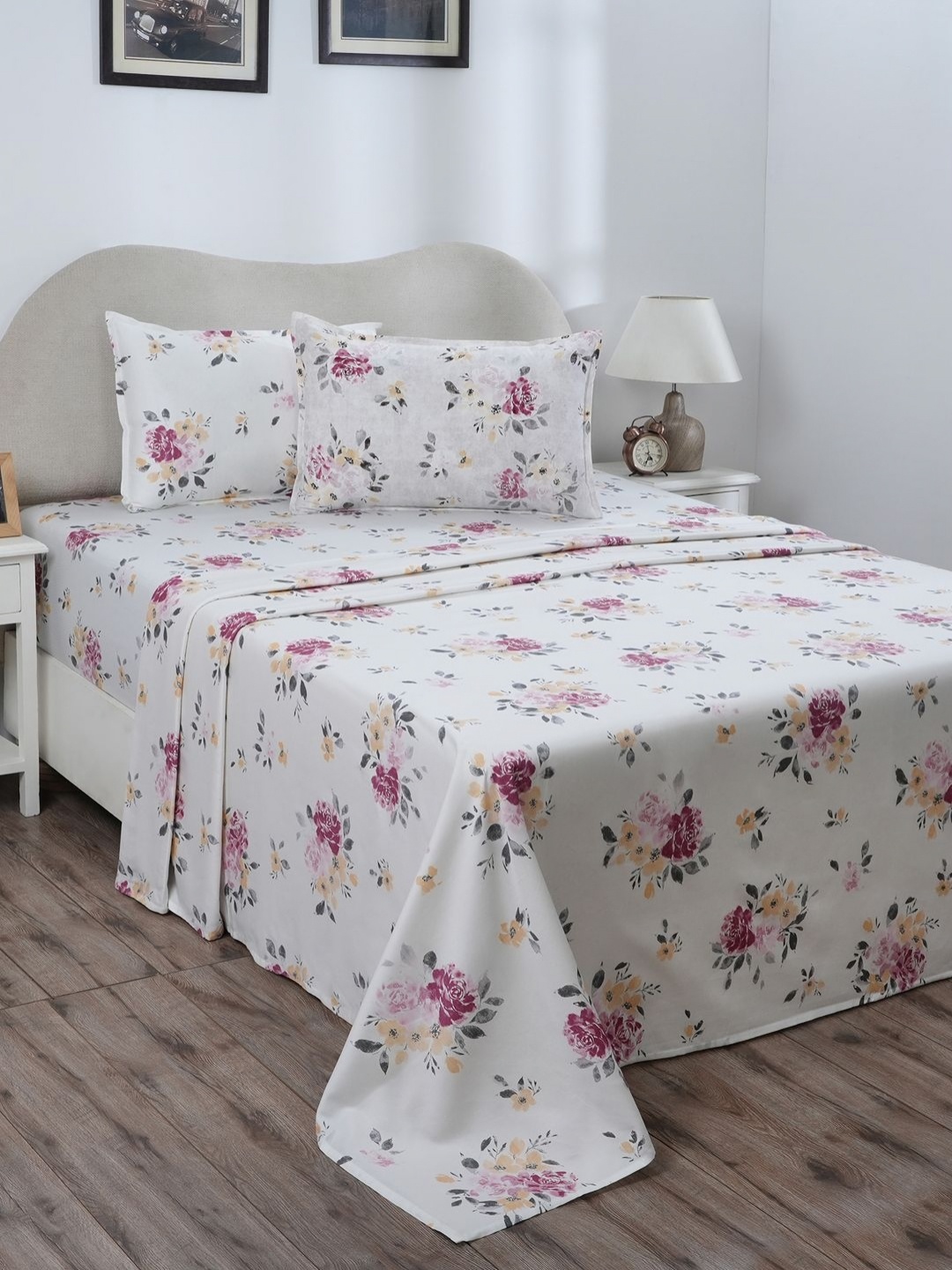 MASPAR Eclectic Garden Red & White 300TC Pure Cotton Double King Bedsheet & 2 Pillow Cover
MASPAR Eclectic Garden Red & White 300TC Pure Cotton Double King Bedsheet & 2 Pillow Cover