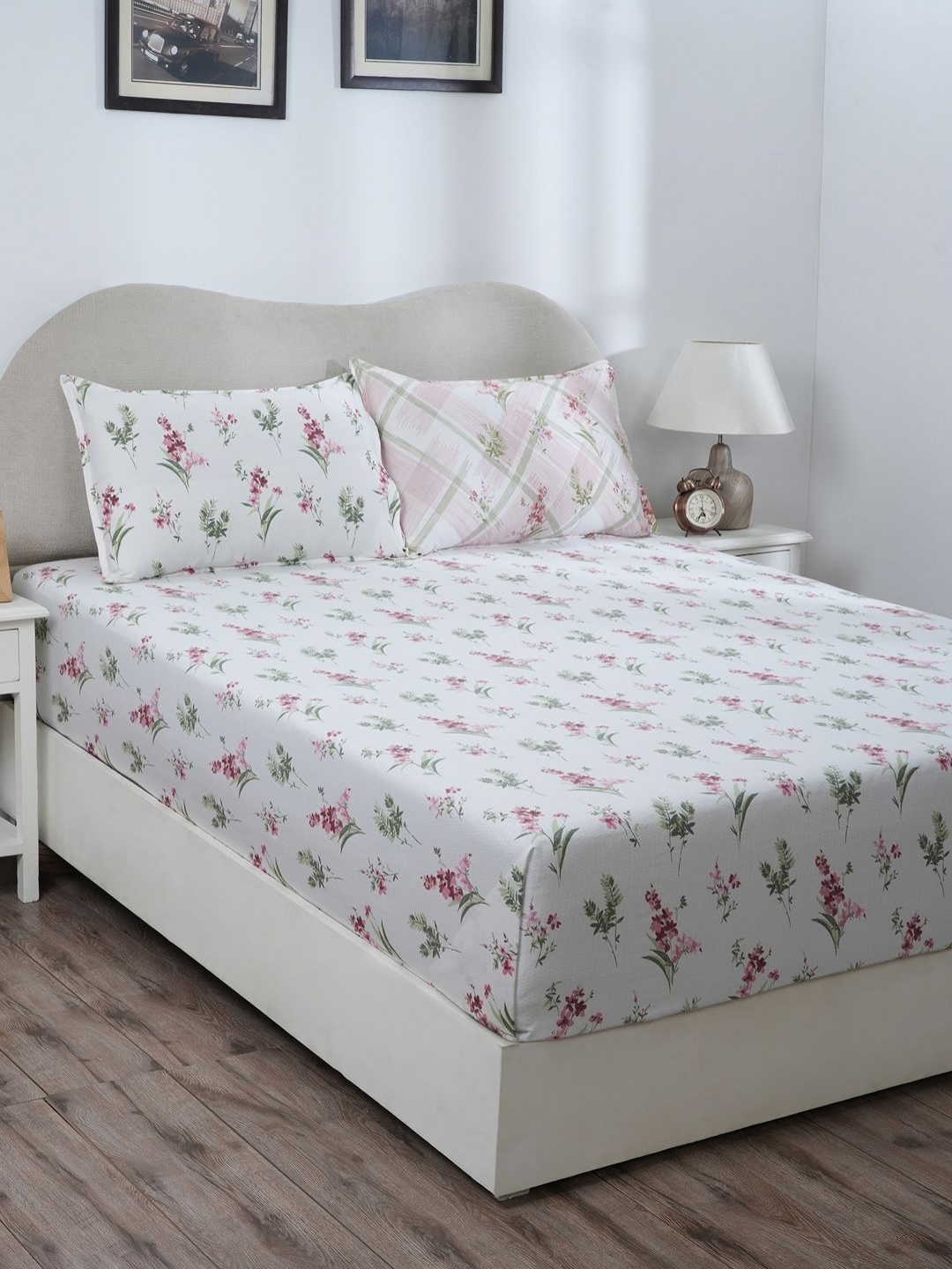 MASPAR Eclectic Garden Red 300TC Pure Cotton Fitted Double Queen Bedsheet & 2 Pillow Cover, White
MASPAR Eclectic Garden Red 300TC Pure Cotton Fitted Double Queen Bedsheet & 2 Pillow Cover, White