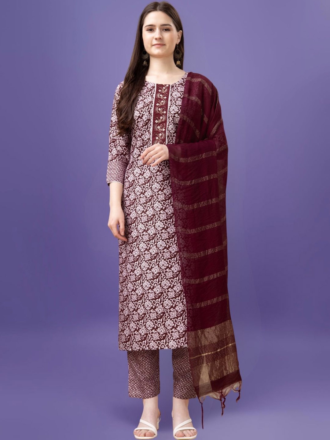 MAGMINA Ethnic Motifs Printed Straight Sequinned Kurta with Trousers & Dupatta, Maroon
MAGMINA Ethnic Motifs Printed Straight Sequinned Kurta with Trousers & Dupatta, Maroon