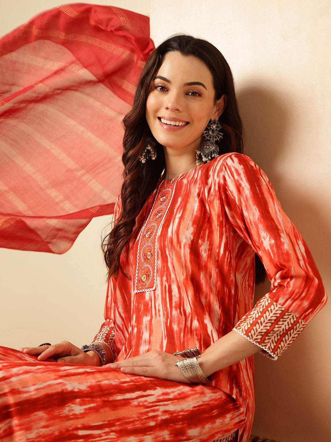 Anouk Abstract Printed Regular Thread Work Straight Kurta with Trousers & Dupatta, Orange
Anouk Abstract Printed Regular Thread Work Straight Kurta with Trousers & Dupatta, Orange
