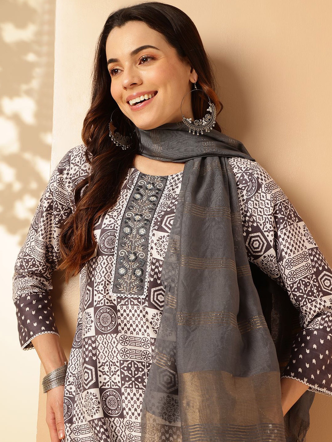 Anouk Ethnic Motifs Printed Round Neck Thread Work Kurta with Trousers & Dupatta, Black
Anouk Ethnic Motifs Printed Round Neck Thread Work Kurta with Trousers & Dupatta, Black