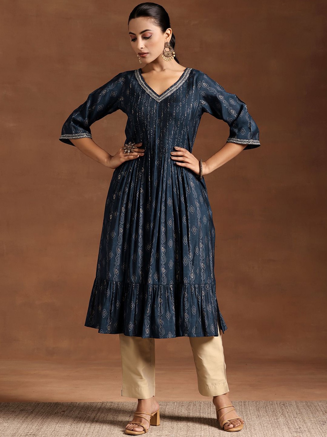 Libas Ethnic Motifs Printed Sequinned V-Neck Tiered Detail Pintuck Pleated A-Line Kurta, Blue
Libas Ethnic Motifs Printed Sequinned V-Neck Tiered Detail Pintuck Pleated A-Line Kurta, Blue