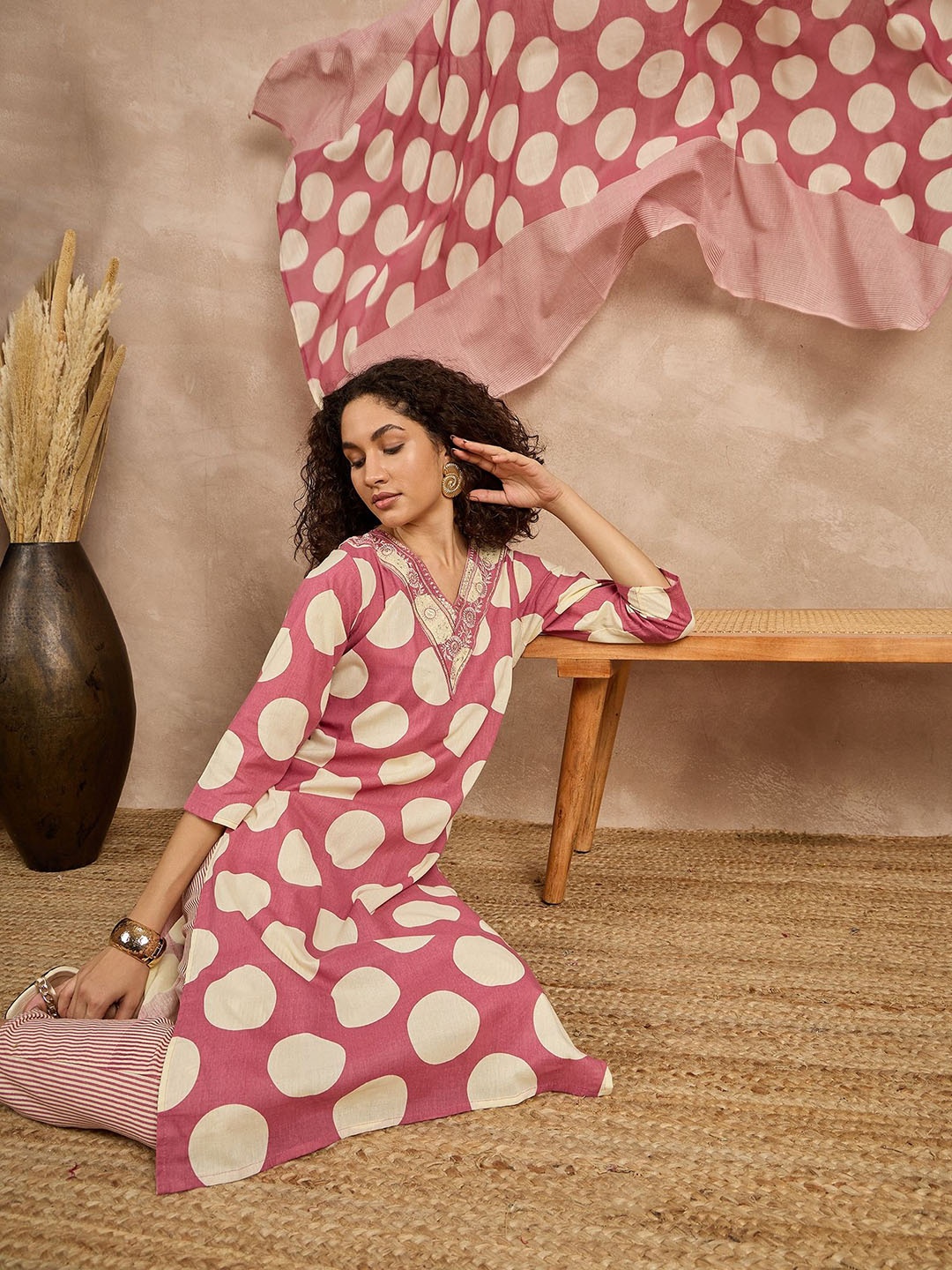 all about you Geometric Printed Pure Cotton Straight Kurta With Trousers & Dupatta, Pink
all about you Geometric Printed Pure Cotton Straight Kurta With Trousers & Dupatta, Pink