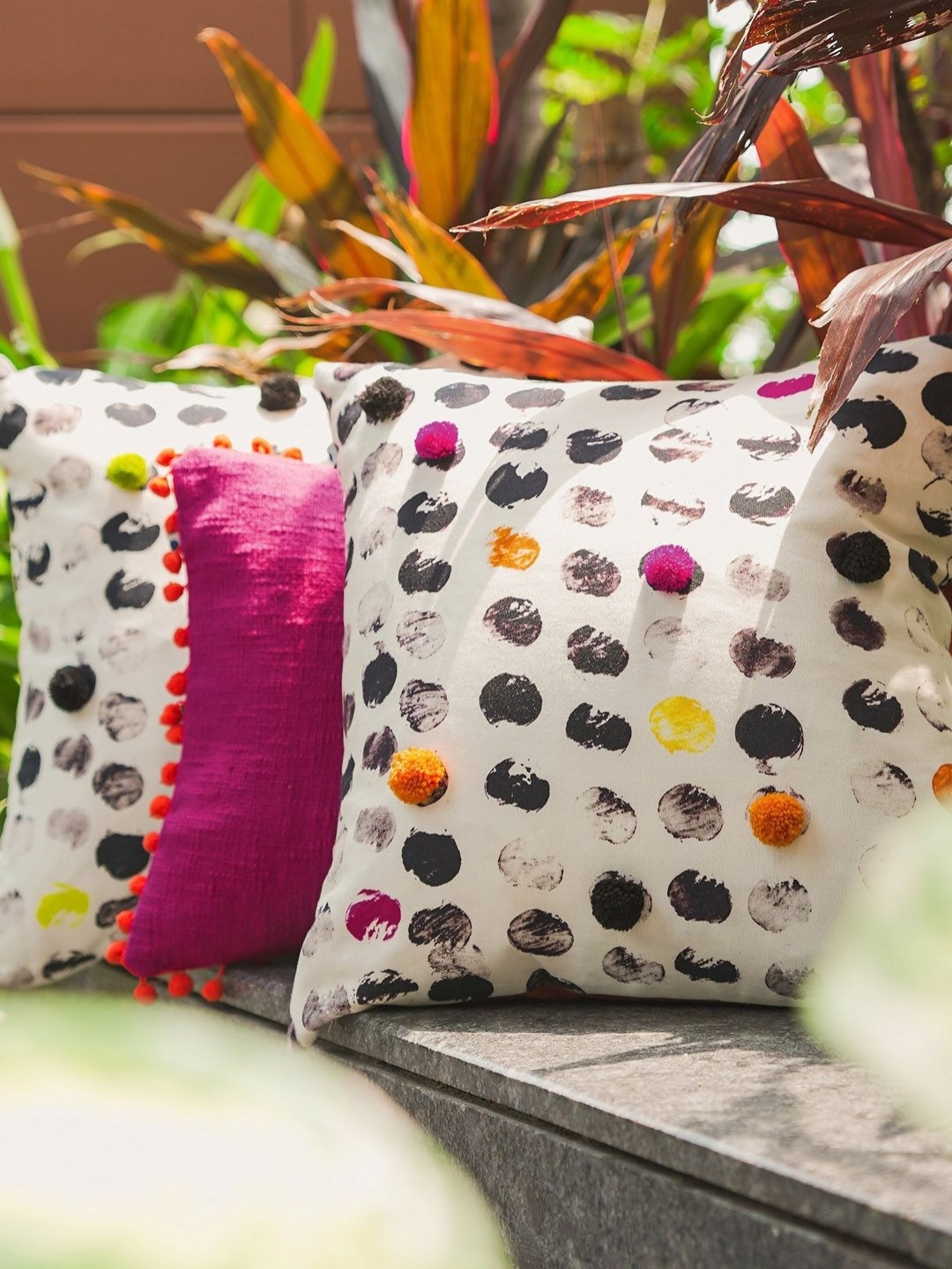 ONSETHOMES flair of nature White & Pink Cotton Abstract Printed Square Cushion Cover
ONSETHOMES flair of nature White & Pink Cotton Abstract Printed Square Cushion Cover