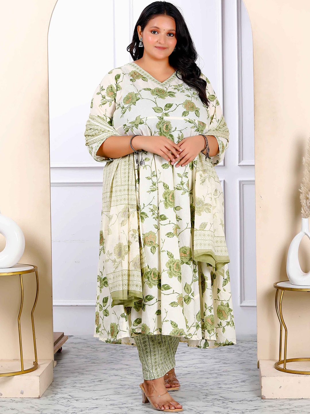 MIRAVAN Plus Size Floral Printed V-Neck Pure Cotton Anarkali Kurta with Trousers & Dupatta, White
MIRAVAN Plus Size Floral Printed V-Neck Pure Cotton Anarkali Kurta with Trousers & Dupatta, White