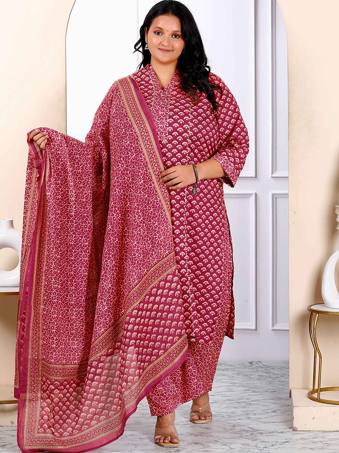 MIRAVAN Plus Size Floral Printed V-Neck Pure Cotton Kurta with Palazzo & Dupatta, Pink
MIRAVAN Plus Size Floral Printed V-Neck Pure Cotton Kurta with Palazzo & Dupatta, Pink