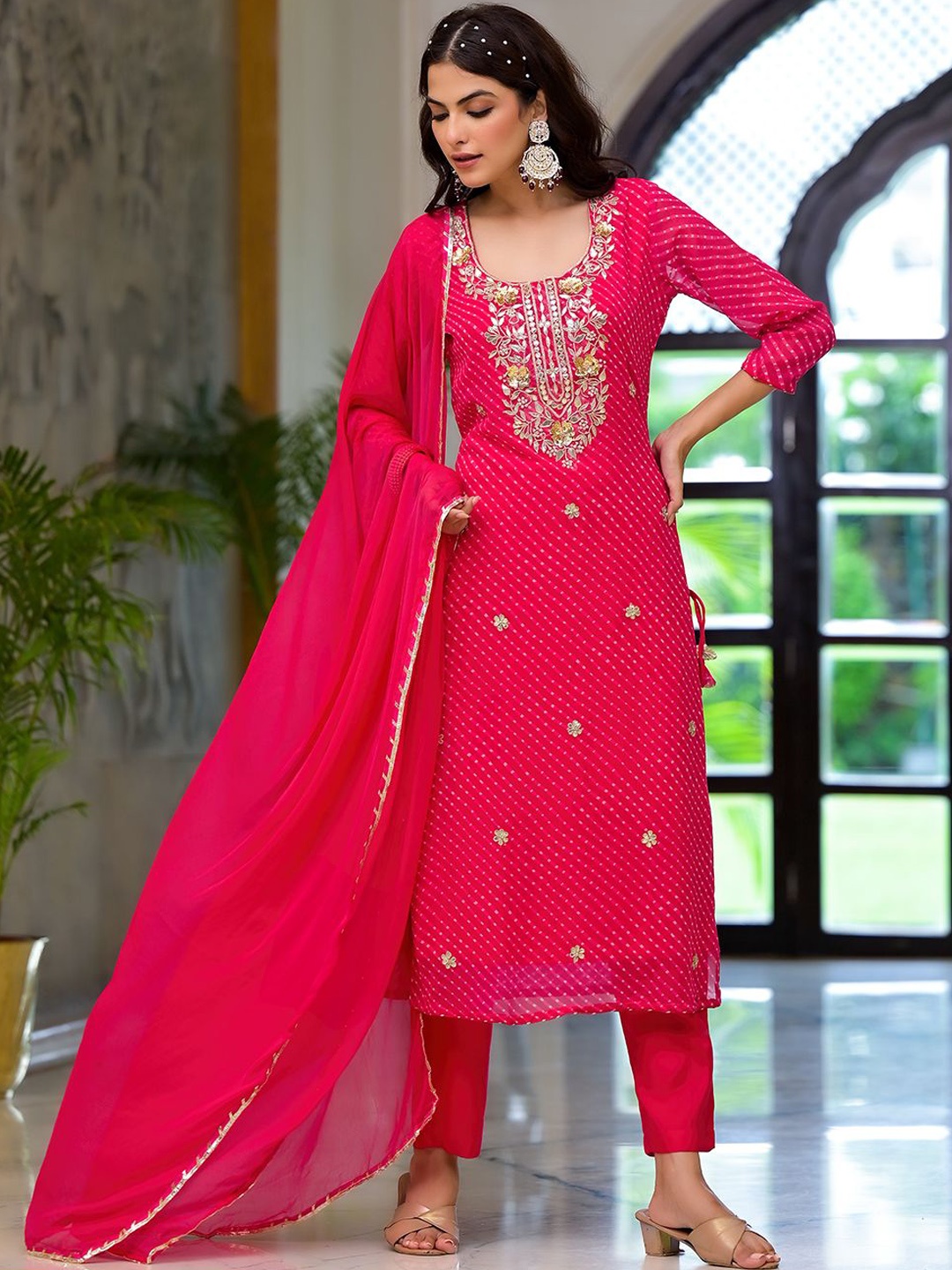 Divena Leheriya Embroidered Regular Gotta Patti Straight Kurta with Trousers & Dupatta, Pink
Divena Leheriya Embroidered Regular Gotta Patti Straight Kurta with Trousers & Dupatta, Pink