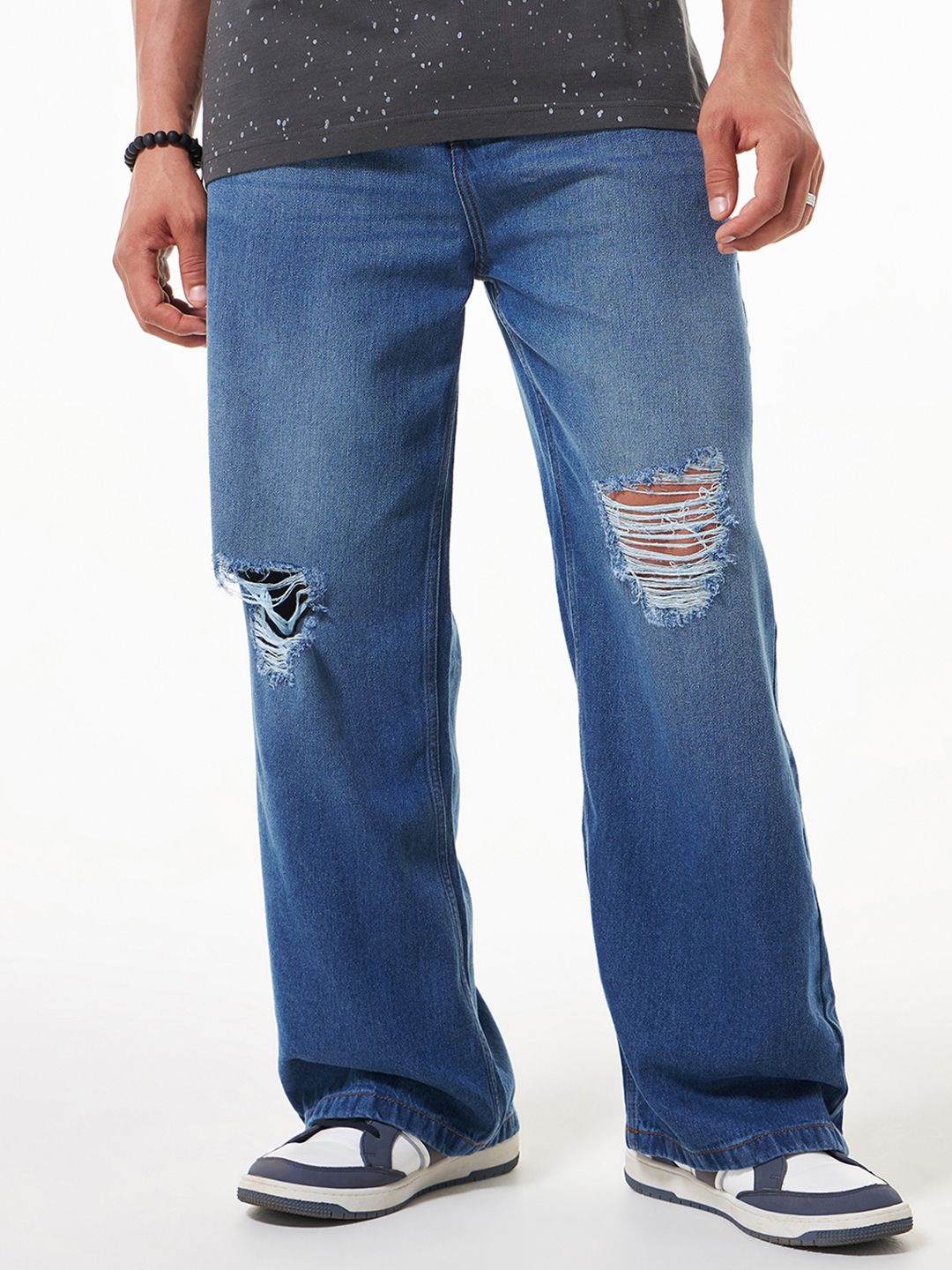 Bewakoof Men Pure Cotton Baggy Straight Fit High-Rise Highly Distressed Light Fade Jeans, Blue
Bewakoof Men Pure Cotton Baggy Straight Fit High-Rise Highly Distressed Light Fade Jeans, Blue