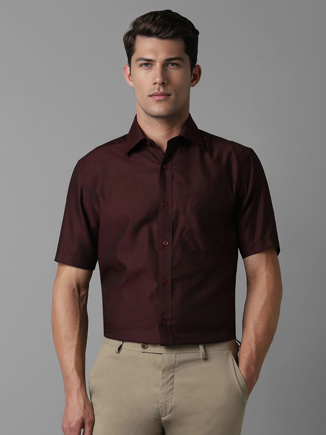 Louis Philippe Men Classic Spread Collar Geometric Printed Cotton Formal Shirt, Brown
Louis Philippe Men Classic Spread Collar Geometric Printed Cotton Formal Shirt, Brown