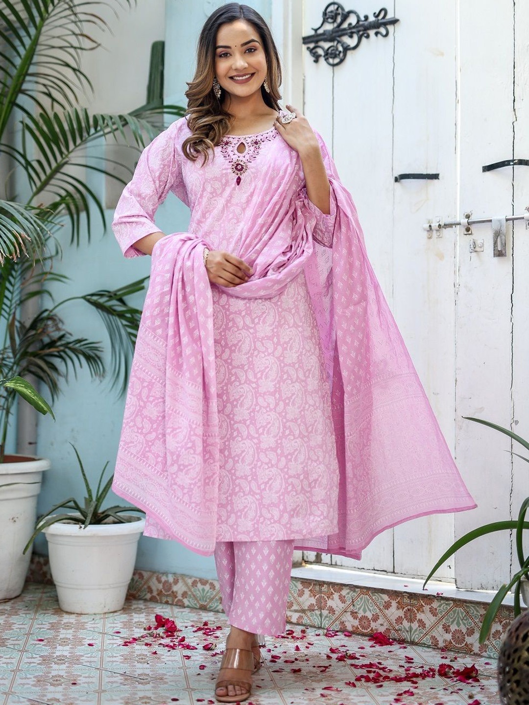 Benaaz Floral Printed Keyhole Neck Pure Cotton Straight Kurta With Trousers & Dupatta, Pink
Benaaz Floral Printed Keyhole Neck Pure Cotton Straight Kurta With Trousers & Dupatta, Pink