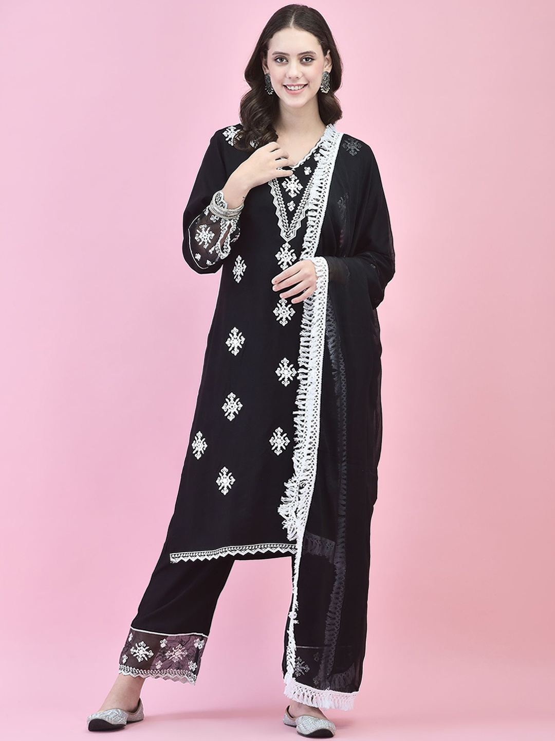 Shree Floral Embroidered Thread Work Lace Inserts Liva Kurta With Trousers & Dupatta, Black
Shree Floral Embroidered Thread Work Lace Inserts Liva Kurta With Trousers & Dupatta, Black