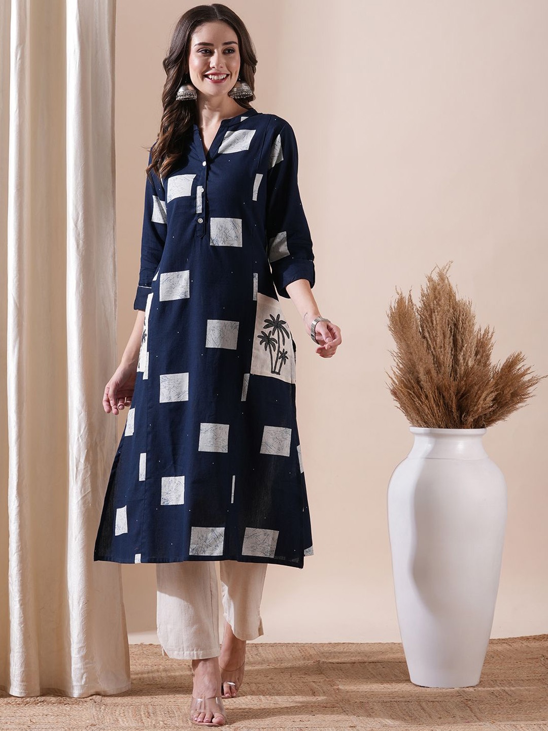 FASHOR Geometric Printed Mandarin Collar Thread Work Pure Cotton Kurta with Trousers, Navy blue
FASHOR Geometric Printed Mandarin Collar Thread Work Pure Cotton Kurta with Trousers, Navy blue