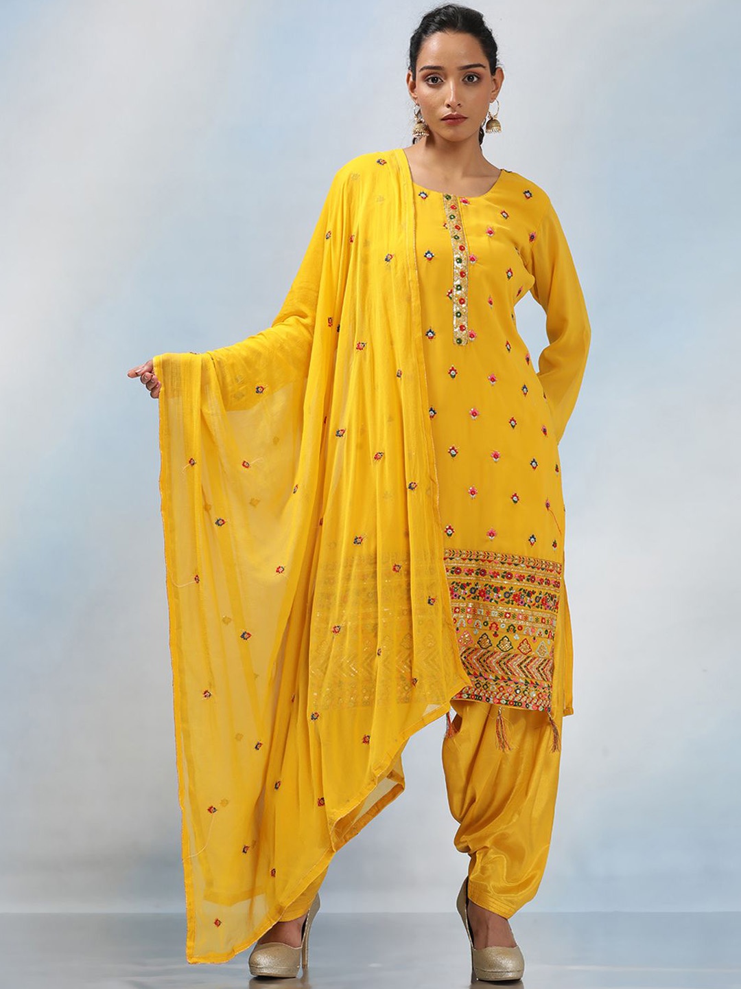 MAHALASA Ethnic Motifs Embroidered Mirror Work Kurta with Patiala & Dupatta, Yellow
MAHALASA Ethnic Motifs Embroidered Mirror Work Kurta with Patiala & Dupatta, Yellow