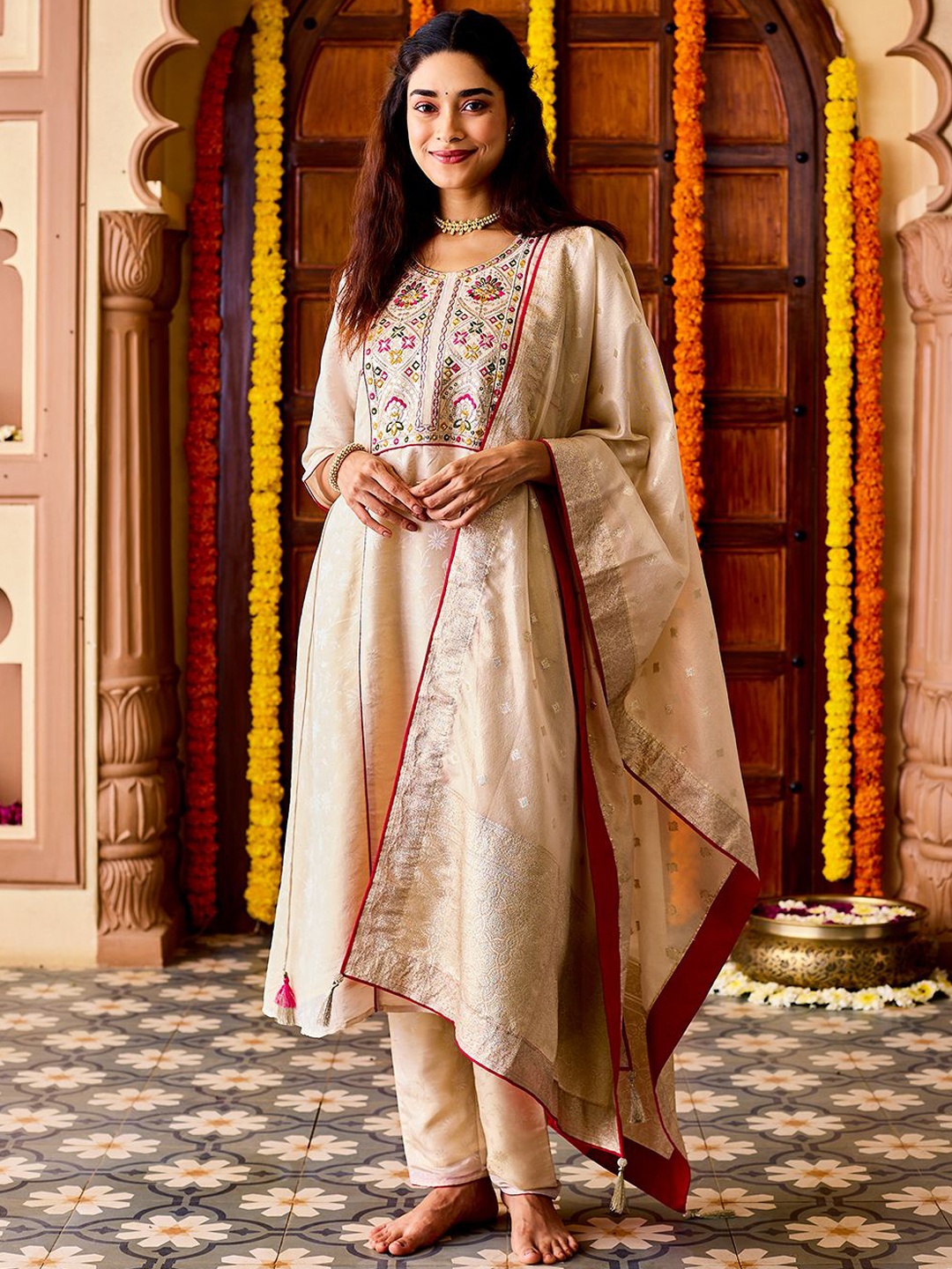 VASTRAMAY Floral Thread Work Jacquard Weave Anarkali Kurta with Pyjamas & Dupatta, Gold
VASTRAMAY Floral Thread Work Jacquard Weave Anarkali Kurta with Pyjamas & Dupatta, Gold