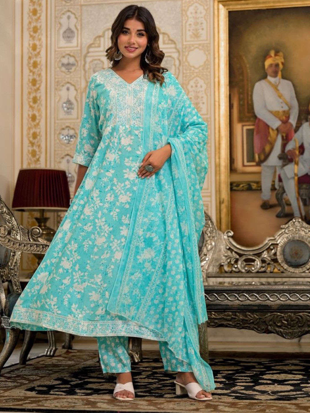 Juniper Floral Printed V-Neck Thread Work Liva A-Line Kurta With Trousers & Dupatta, Green
Juniper Floral Printed V-Neck Thread Work Liva A-Line Kurta With Trousers & Dupatta, Green