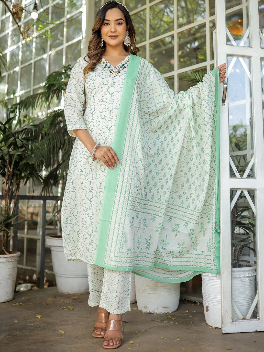 Benaaz Floral Printed Straight Thread Work Pure Cotton Kurta with Trousers & Dupatta, White
Benaaz Floral Printed Straight Thread Work Pure Cotton Kurta with Trousers & Dupatta, White