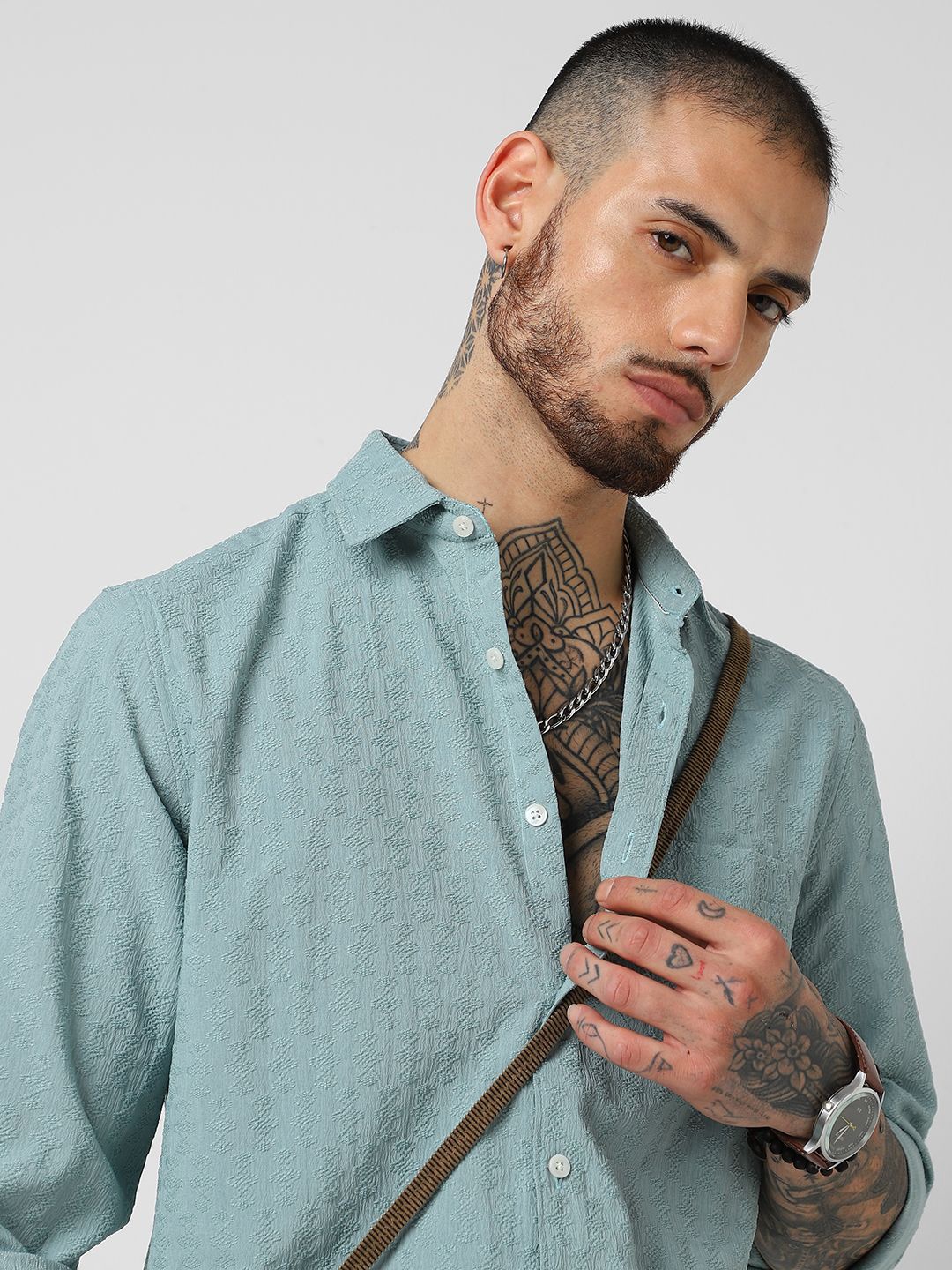 VASTRADO Men Classic Spread Collar Textured Solid Slim Fit Casual Shirt, Turquoise blue
VASTRADO Men Classic Spread Collar Textured Solid Slim Fit Casual Shirt, Turquoise blue