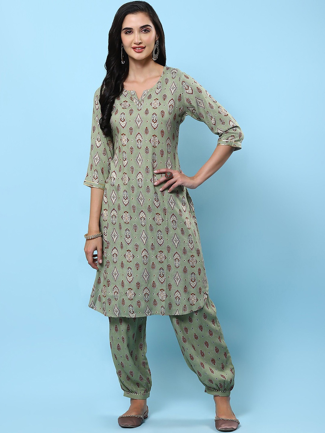 Shree Ethnic Motifs Printed Regular Sequinned Liva Straight Kurta with Harem Pants, Green
Shree Ethnic Motifs Printed Regular Sequinned Liva Straight Kurta with Harem Pants, Green