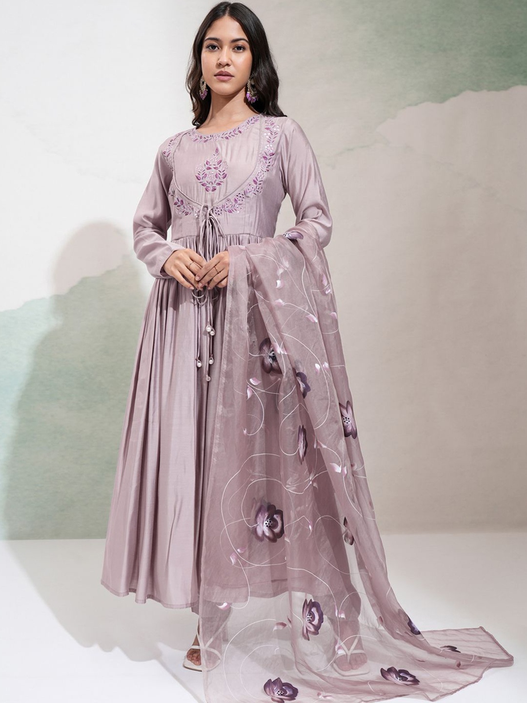 Vishudh Floral Embroidered Regular Thread Work Kurta With Trousers & Dupatta, Lavender
Vishudh Floral Embroidered Regular Thread Work Kurta With Trousers & Dupatta, Lavender