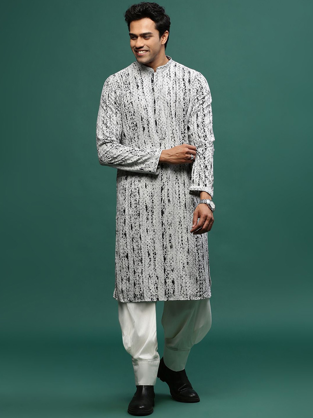 Sangria Embroidered Mandarin Collar Long Sleeve Chikankari Work Straight Kurtas, Grey
Sangria Embroidered Mandarin Collar Long Sleeve Chikankari Work Straight Kurtas, Grey