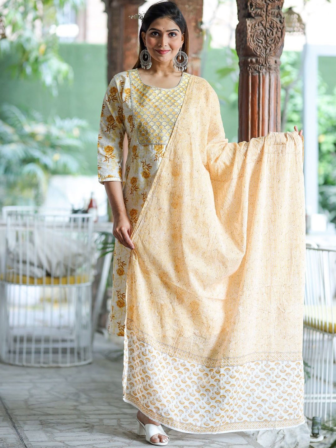 Benaaz Ethnic Motifs Printed Sequinned Pure Cotton Kurta with Trousers & Dupatta, Yellow
Benaaz Ethnic Motifs Printed Sequinned Pure Cotton Kurta with Trousers & Dupatta, Yellow