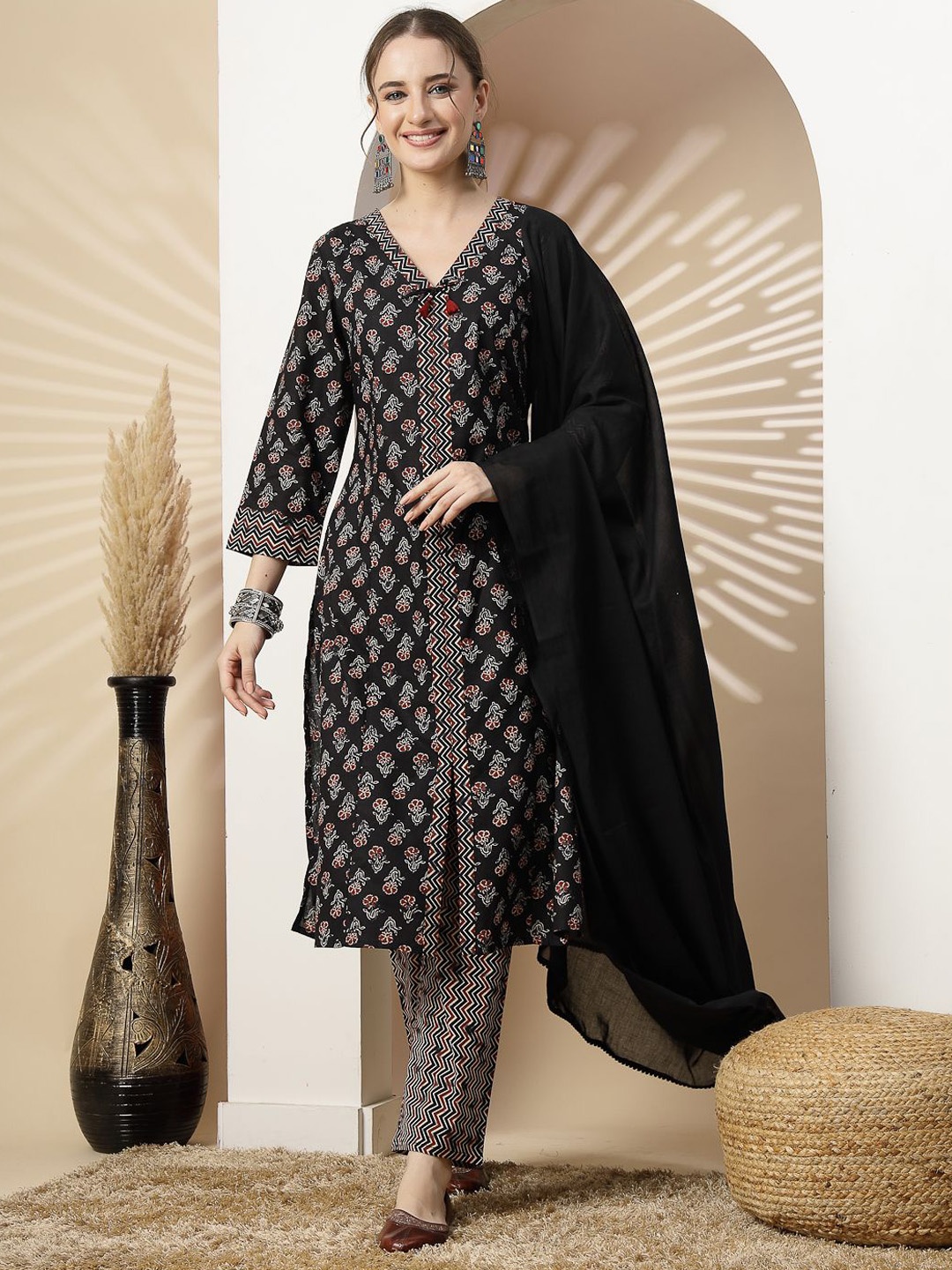Nayam By Lakshita Floral Printed Pure Cotton A-Line Kurta With Palazzos & Dupatta, Black
Nayam By Lakshita Floral Printed Pure Cotton A-Line Kurta With Palazzos & Dupatta, Black
