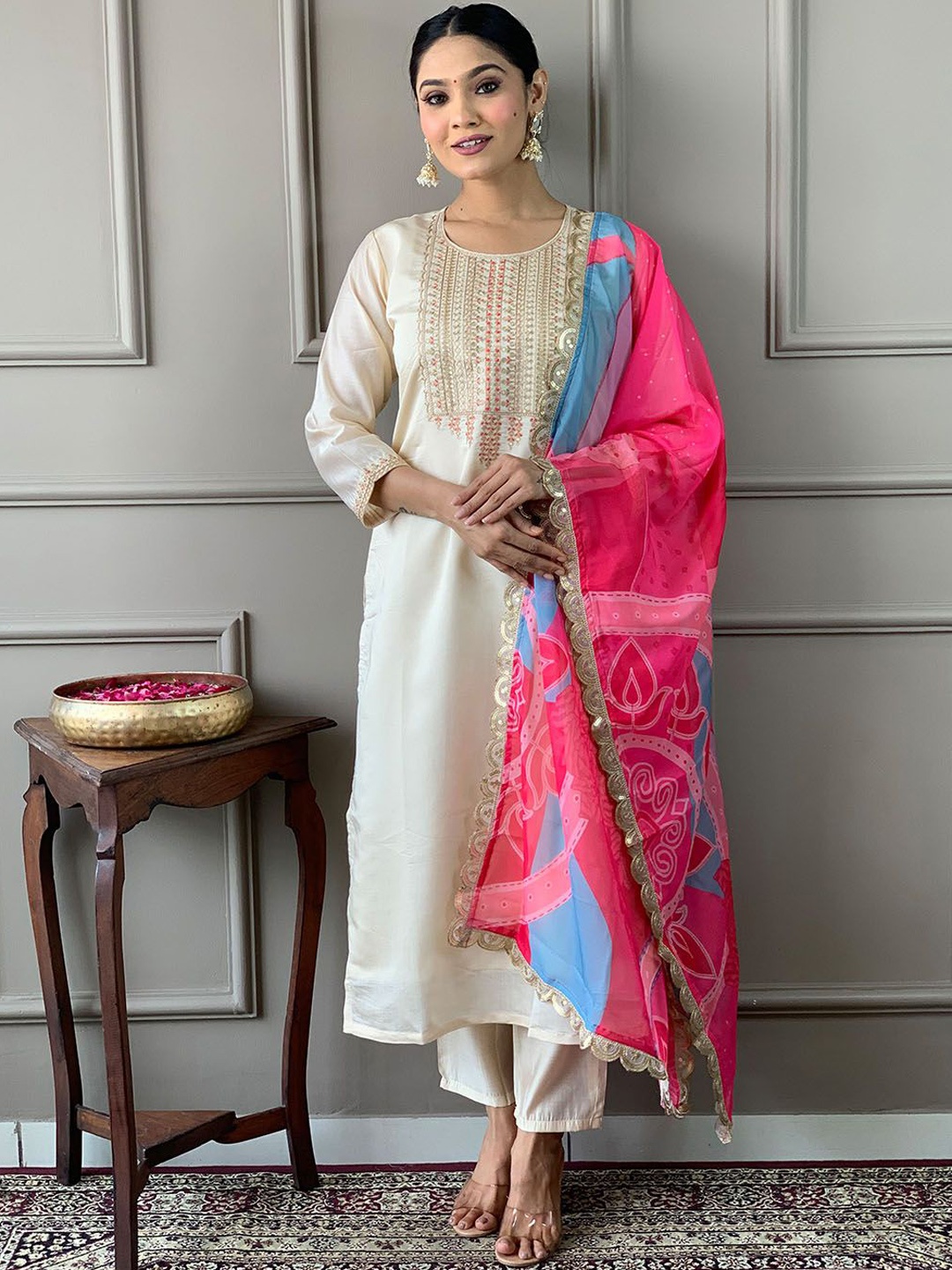 Lilots Floral Embroidered Thread Work Chanderi Silk Straight Kurta With Trouser & Dupatta, Off white
Lilots Floral Embroidered Thread Work Chanderi Silk Straight Kurta With Trouser & Dupatta, Off white