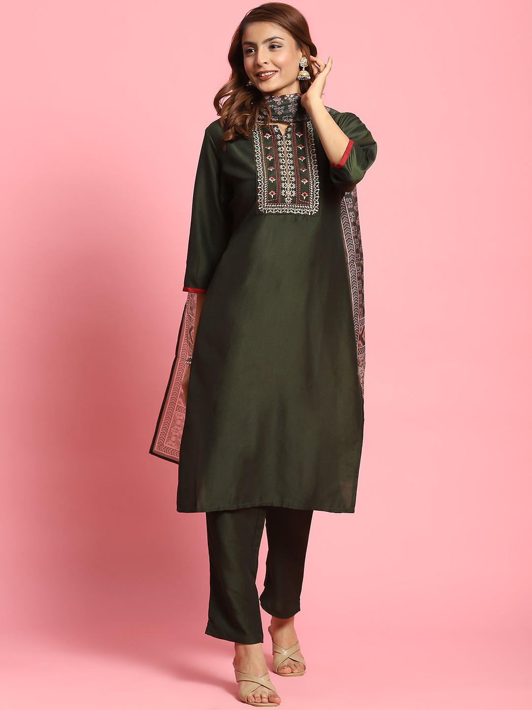 Shree Women Floral Embroidered Regular Thread Work Kurta with Trousers & With Dupatta, Olive
Shree Women Floral Embroidered Regular Thread Work Kurta with Trousers & With Dupatta, Olive