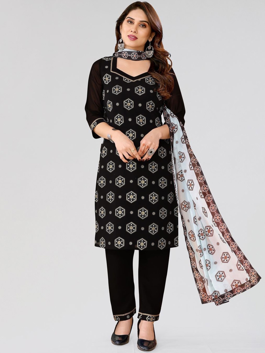 PYARI - A style for every story Women Ethnic Motifs Printed Regular Kurta with Trousers & With Dupatta, Black
PYARI - A style for every story Women Ethnic Motifs Printed Regular Kurta with Trousers & With Dupatta, Black